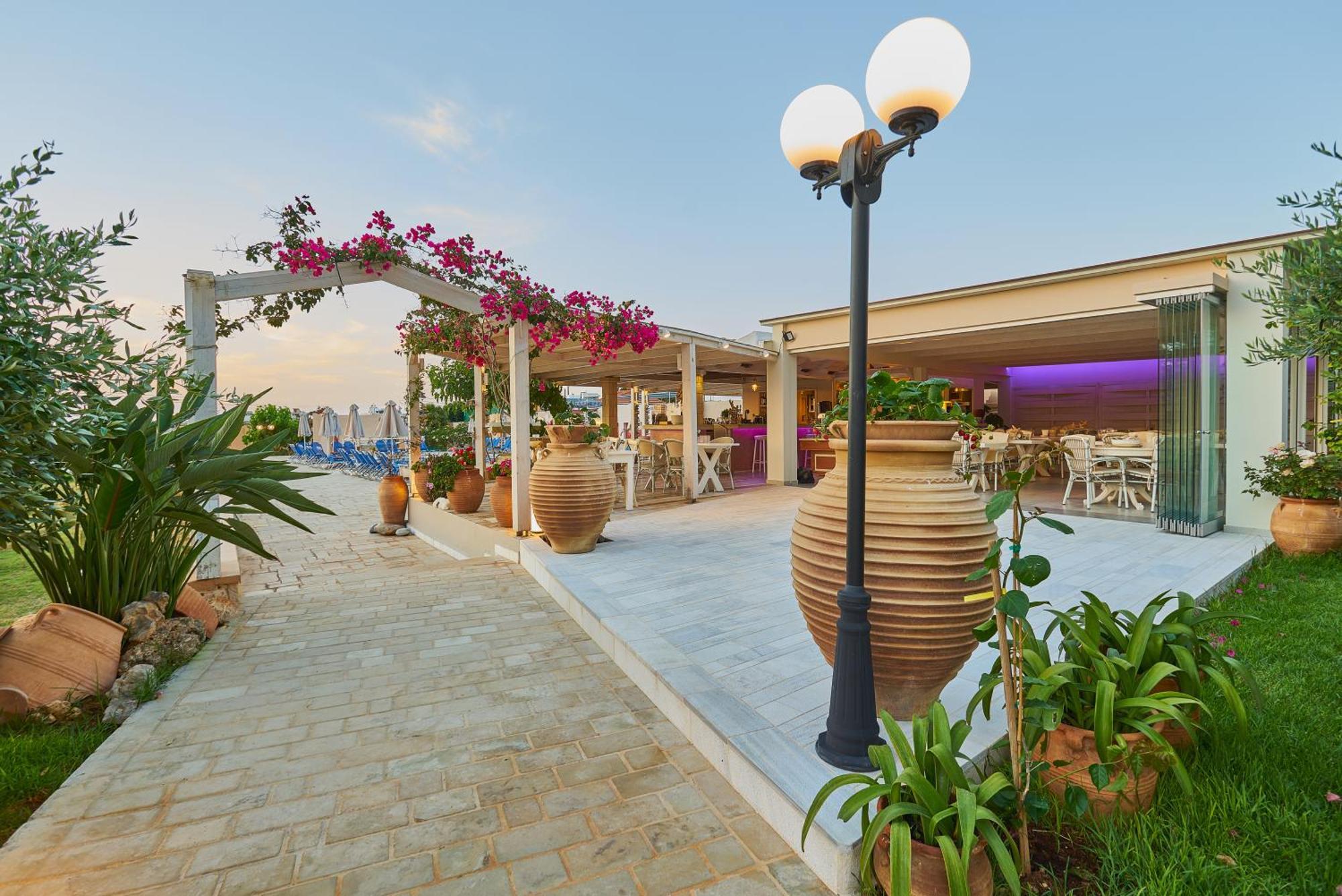 Golden Bay Hotel Apartments Malia  Exterior photo